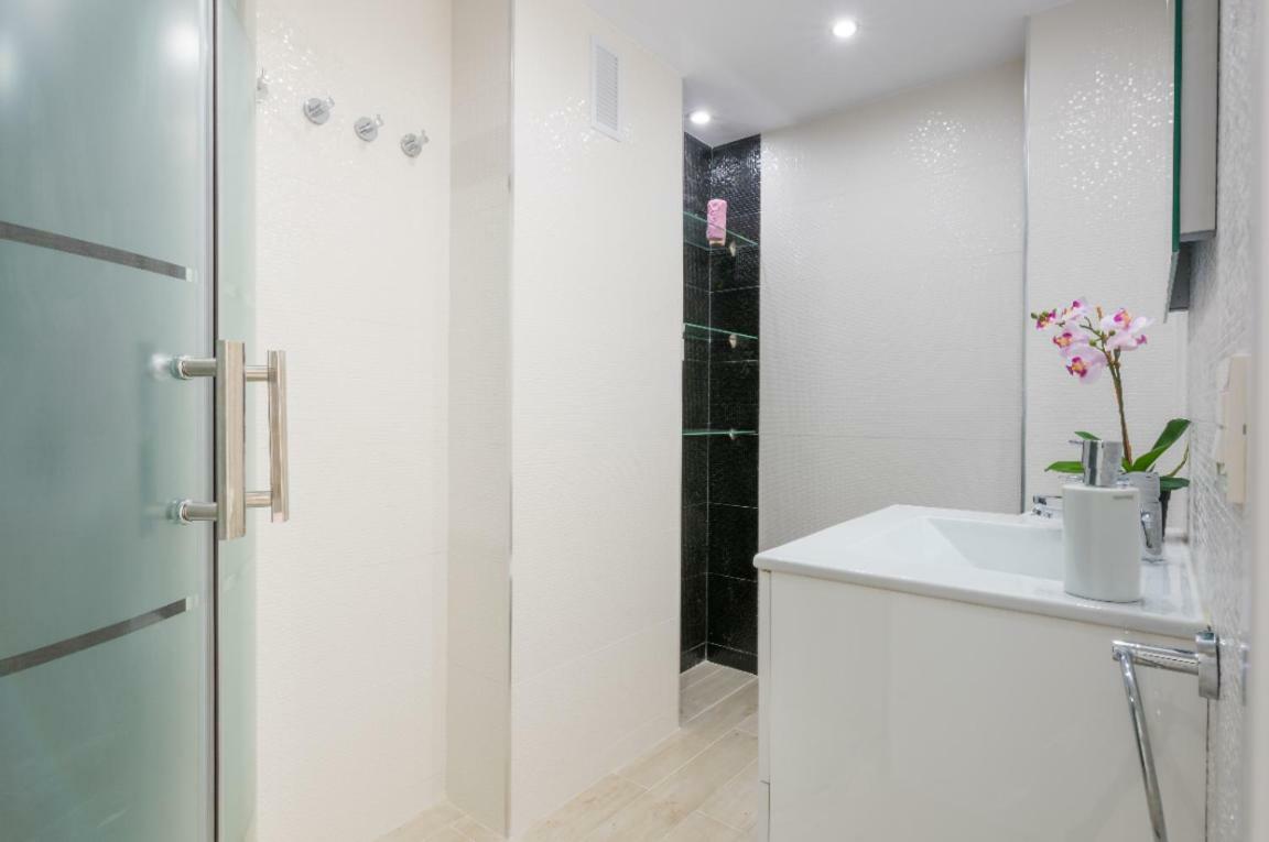 Seafront La Malagueta I Apartment Malaga Exterior photo